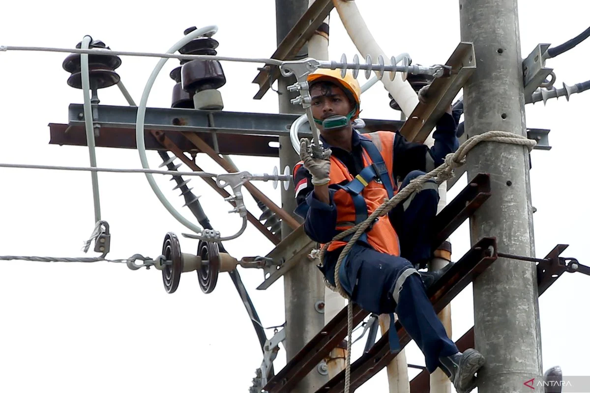 PLN Sebut Blackout Sumatera Disebabkan Cuaca Buruk