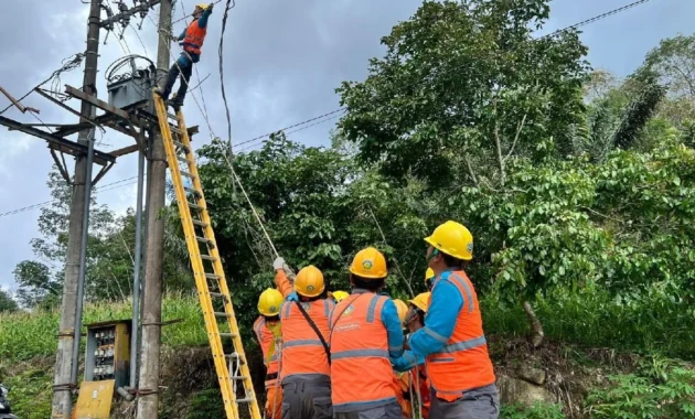 PLN Sumatera Barat Usahakan Perbaikan Kelistrikan Pasca Gangguan Sistem PLN Sumatera Barat Usahakan Perbaikan Kelistrikan Pasca Gangguan Sistem