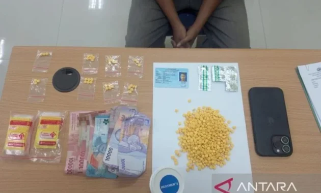 Polisi Bekasi Bongkar Peredaran Obat Ilegal di Perumahan Pondok Ungu