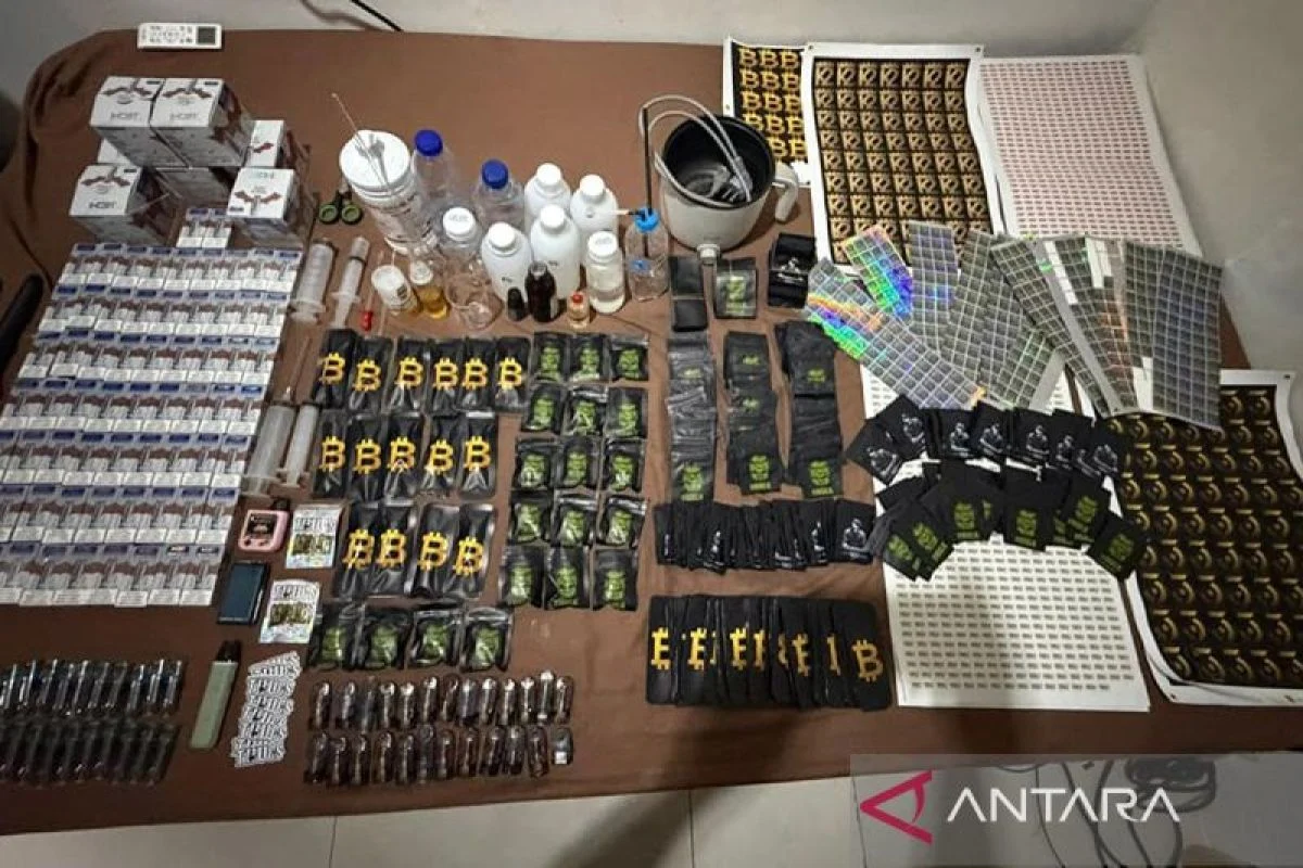 Polisi Bongkar Clandestine Lab Pembuatan Cartridge Vape Narkoba di Jakarta Barat