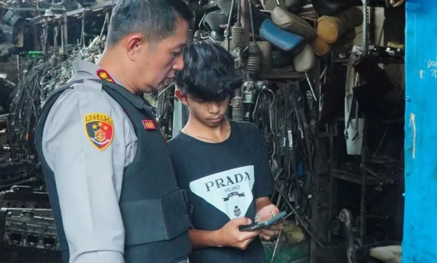 Polisi Buru Dua Pelaku DPO yang Diduga Memasok Bahan Baku Etomidate dari China ke Jakarta Utara Polisi Buru Dua Pelaku DPO yang Diduga Memasok Bahan Baku Etomidate dari China ke Jakarta Utara