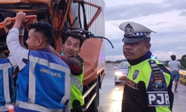 Polisi Jadi Tersangka di Manado dan Truk Tronton Kabur di Ngawi: Dua Kasus Tabrak Lari Mengguncang Nasional Polisi Jadi Tersangka di Manado dan Truk Tronton Kabur di Ngawi: Dua Kasus Tabrak Lari Mengguncang Nasional