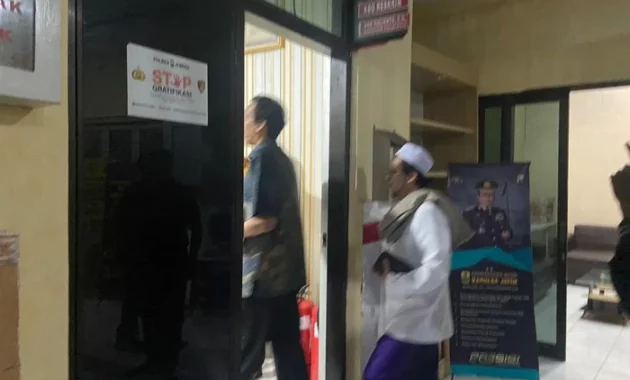 Polisi Tangkap Kiai Ponpes yang Diduga Membuat Santriwati Hamil dan Melahirkan Tanpa Hubungan Seksual
