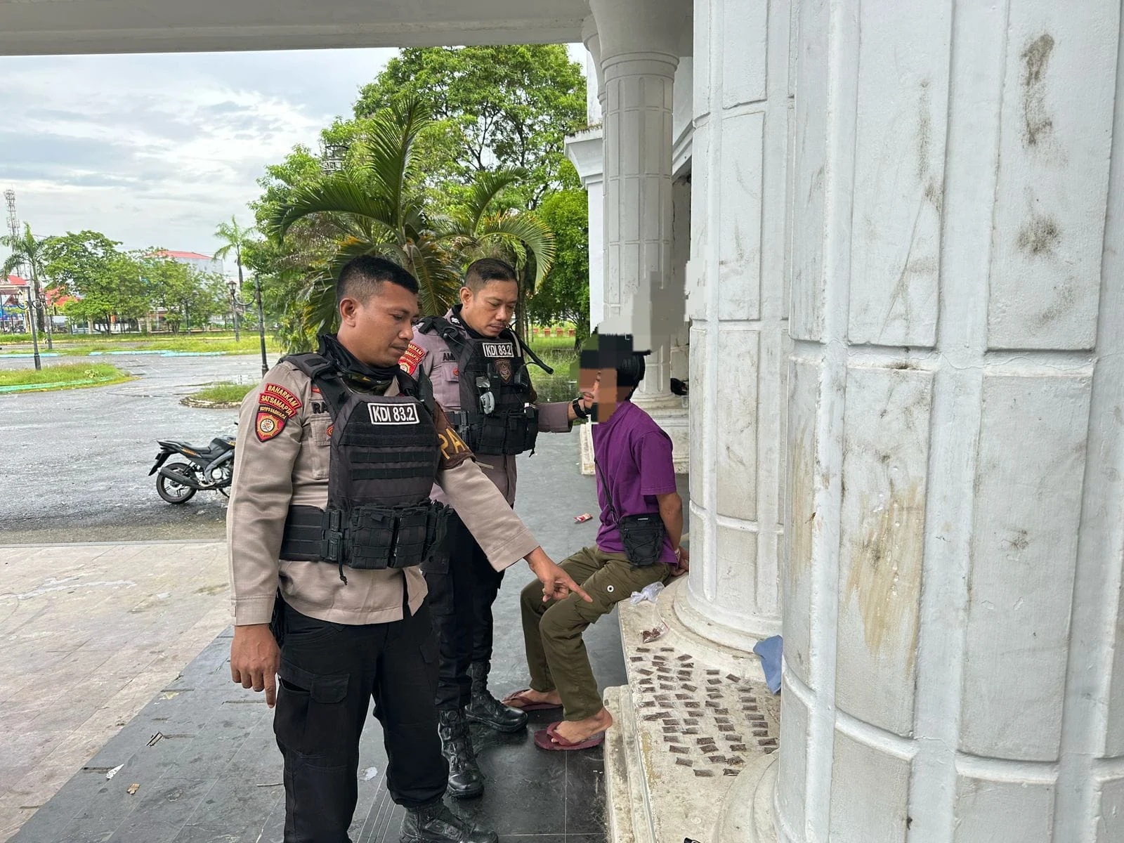 Polisi Ungkap Palang Pintu Ampera Dibuat Warga, Empat Remaja Ditangkap karena Tembakau Sintetis di Bekasi Timur