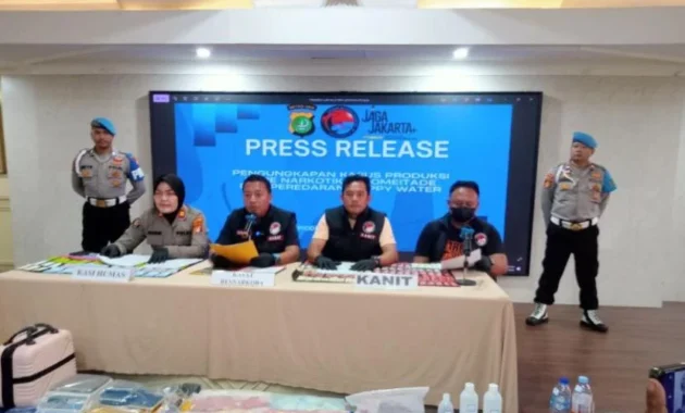 Polisi Ungkap WNA China Produksi 824 Buah Etomidate Siap Edar