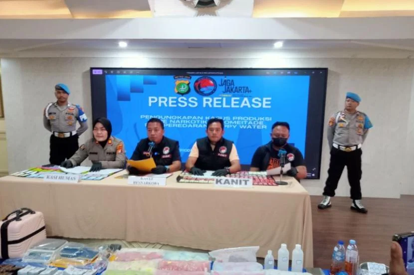 Polisi Ungkap WNA China Produksi 824 Buah Etomidate Siap Edar