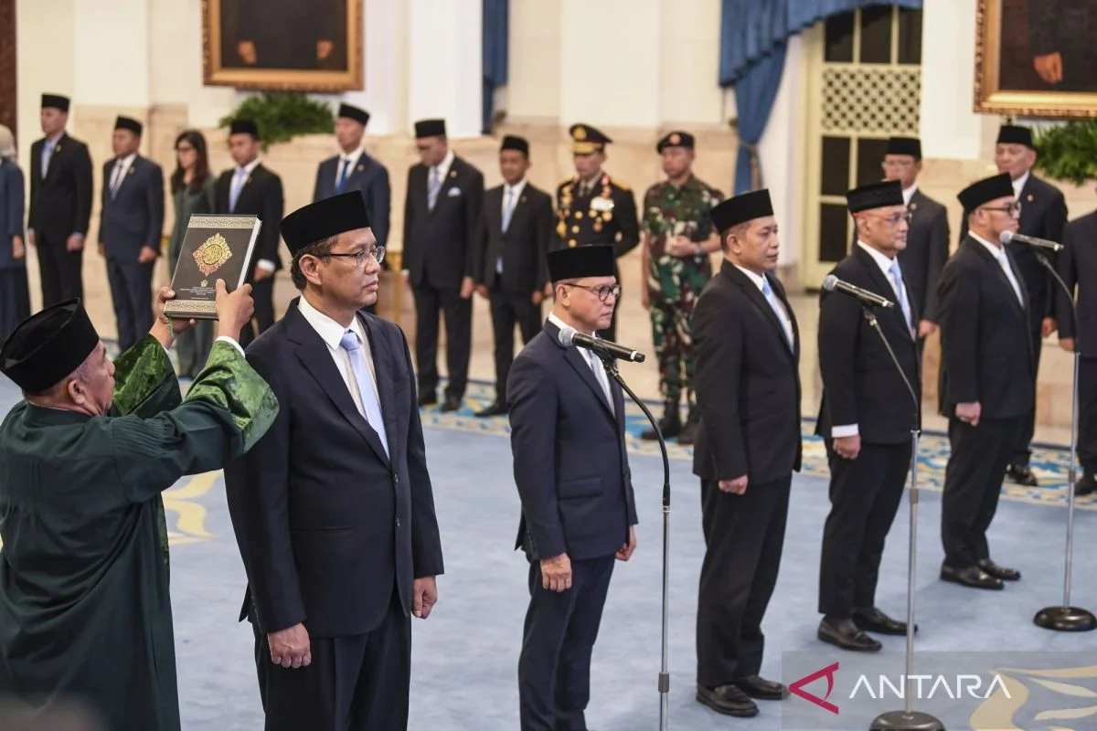 Politik Sepekan: Reshuffle Kabinet hingga Persiapan Hari Buruh Internasional