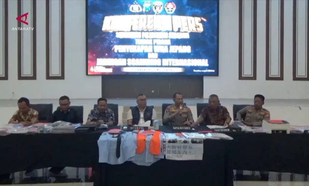 Polrestabes Surabaya Tangkap 44 Pelaku Scamming Jaringan Internasional