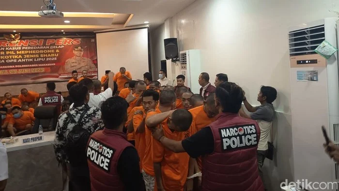 Polri Bongkar Sindikat Narkoba Internasional di Makassar, 5 Kg Sabu Disita dalam Operasi Penyamaran Laundry