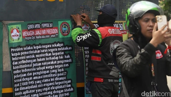 Prabowo Tandatangani Perpres Ojol, Potongan di Bawah 10 Persen, Minta Aplikator Ikuti Aturan