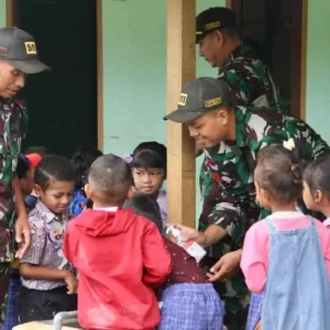 Prajurit Satgas Yonif 511/DY Bimbing Anak SD di Lanny Jaya, Dorong Peningkatan SDM Papua Pegunungan