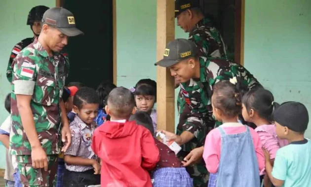 Prajurit Satgas Yonif 511/DY Bimbing Anak SD di Lanny Jaya, Dorong Peningkatan SDM Papua Pegunungan