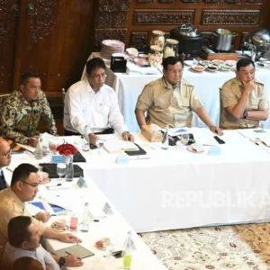 Presiden Prabowo Pimpin Ratas Prabowo Hambalang, Bahas Pendidikan hingga Pertahanan Negara