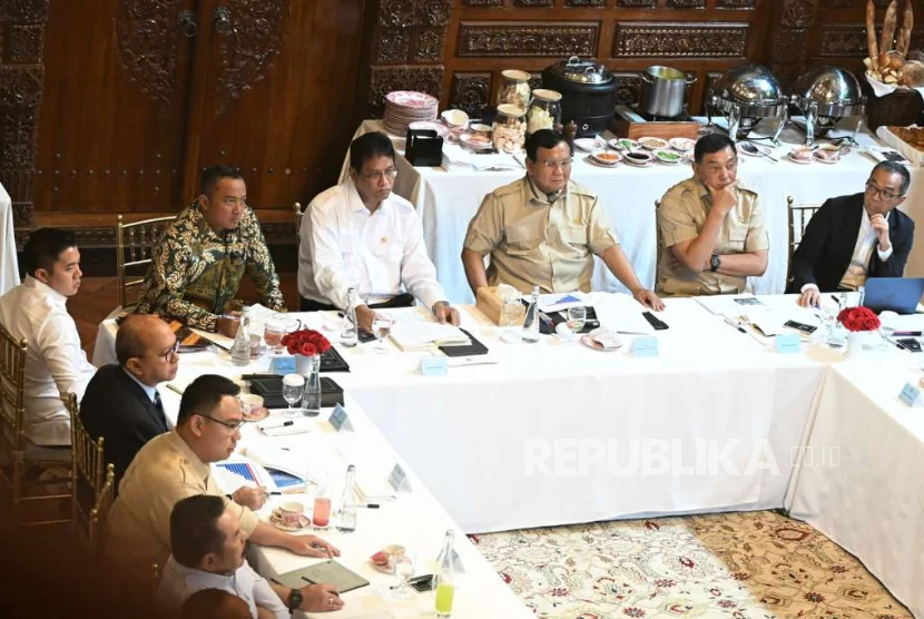 Presiden Prabowo Pimpin Ratas Prabowo Hambalang, Bahas Pendidikan hingga Pertahanan Negara