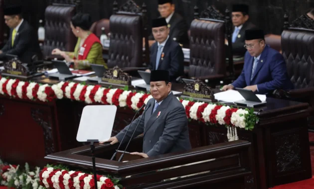 Presiden Prabowo Santai Soal Melemahnya Rupiah, Pengamat Soroti Risiko PHK dan Kemiskinan Presiden Prabowo Santai Soal Melemahnya Rupiah, Pengamat Soroti Risiko PHK dan Kemiskinan