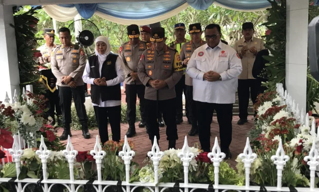 Presiden Prabowo Subianto Ziarah ke Makam Marsinah di Nganjuk