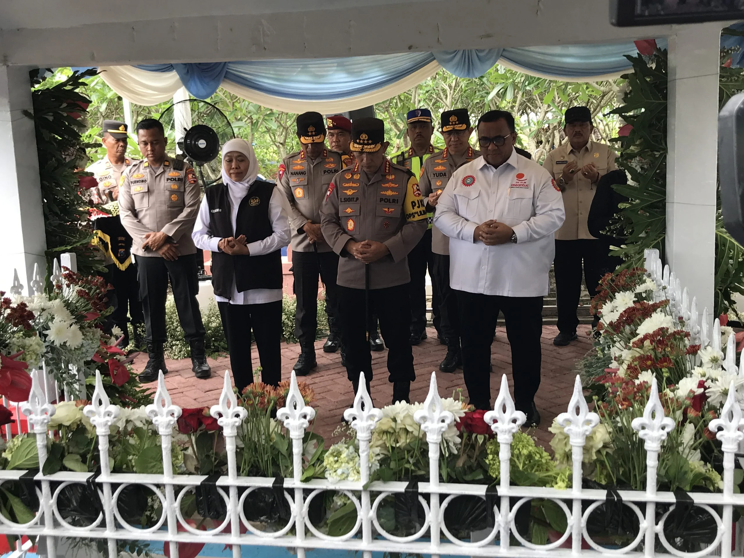 Presiden Prabowo Subianto Ziarah ke Makam Marsinah di Nganjuk