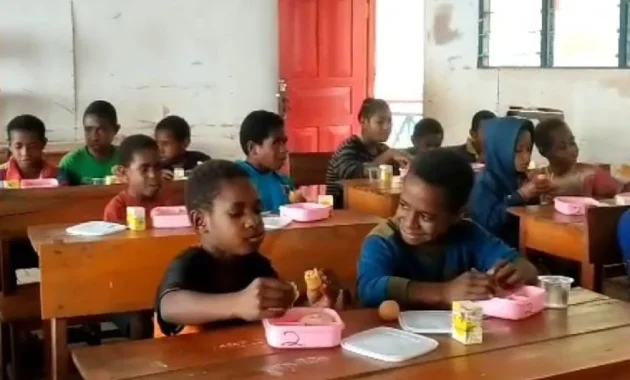 Program Sarapan Sehat Anak Sekolah di Tolikara Rayakan 13 Tahun Berlangsung