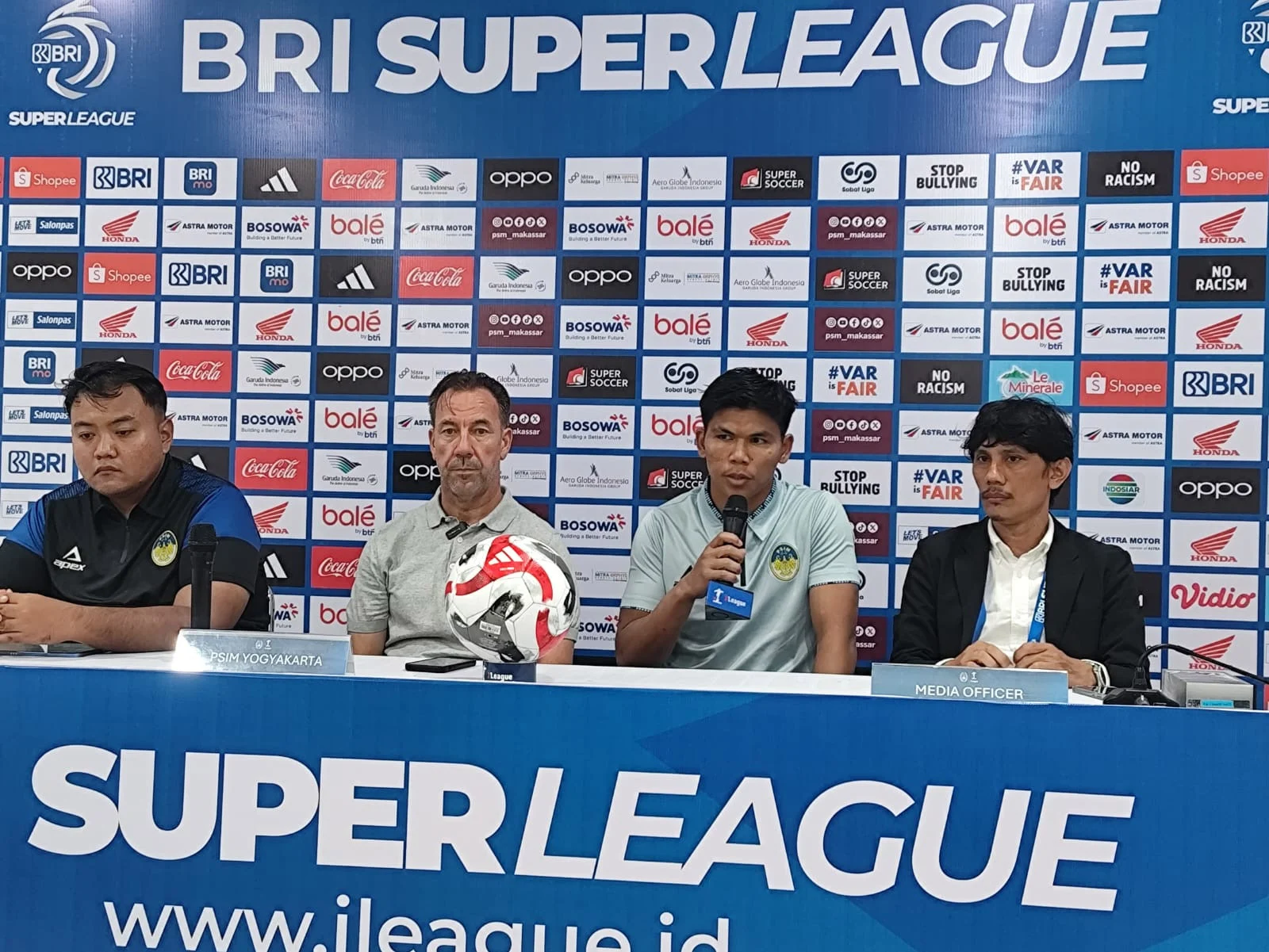 PSIM Jogja Meniru Arsenal: Van Gastel Perpanjang Kontrak, Target Papan Atas Super League