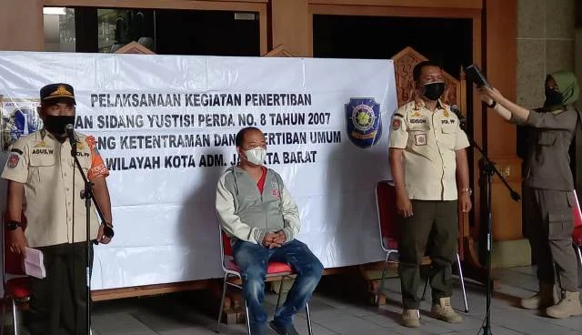 Puluhan Pelanggar Perda Jalani Sidang Yustisi di Jakarta Barat