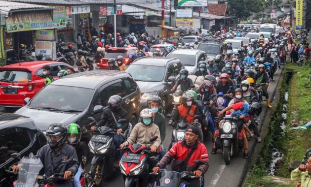 Puncak Bogor Bergolak: Pembongkaran Wisata, Macet Hebat, dan Cuaca Ekstrem Mengguncang Libur Panjang
