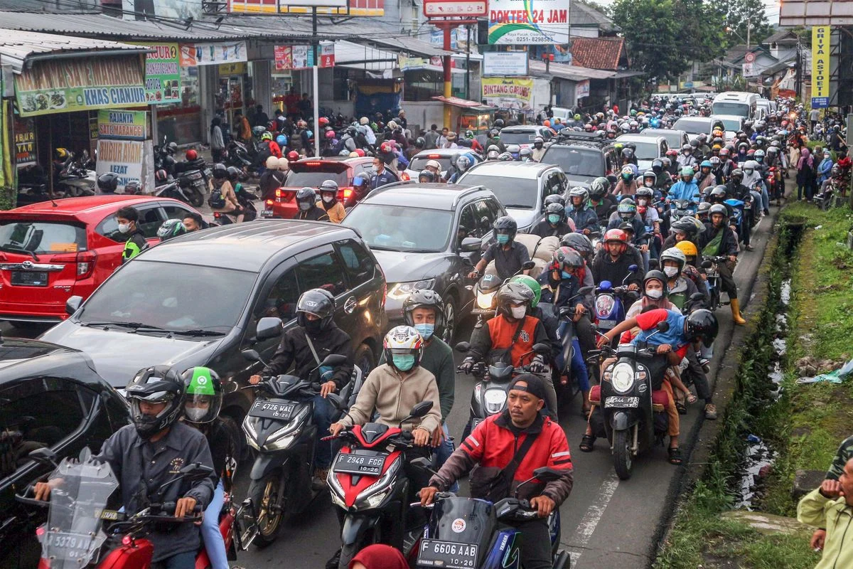 Puncak Bogor Bergolak: Pembongkaran Wisata, Macet Hebat, dan Cuaca Ekstrem Mengguncang Libur Panjang