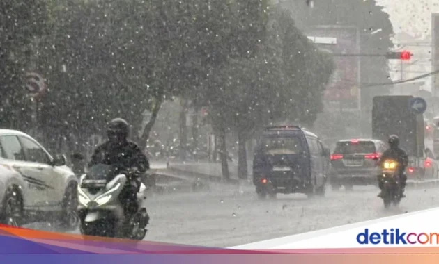 Ramalan Cuaca 27 Mei 2026: Hujan Deras di Jawa Timur, Cerah Berawan di Jakarta, Waspada Badai di Lima Kota Besar Ramalan Cuaca 27 Mei 2026: Hujan Deras di Jawa Timur, Cerah Berawan di Jakarta, Waspada Badai di Lima Kota Besar