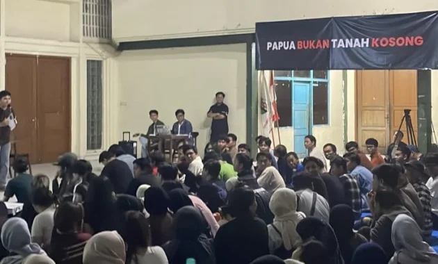 Ratusan Peserta Padati Nobar Pesta Babi di Sekretariat PMKRI Jakarta Pusat Ratusan Peserta Padati Nobar Pesta Babi di Sekretariat PMKRI Jakarta Pusat