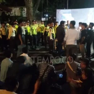 Rektorat Unram Bubarkan Acara Nobar Film "Pesta Babi"