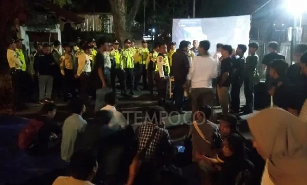 Rektorat Unram Bubarkan Acara Nobar Film "Pesta Babi"