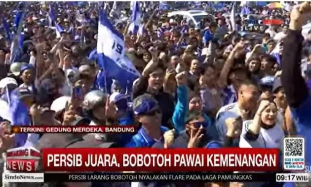 Ribuan Bobotoh Kumpul di Kawasan Gedung Merdeka, Teriakan Juara Bergema