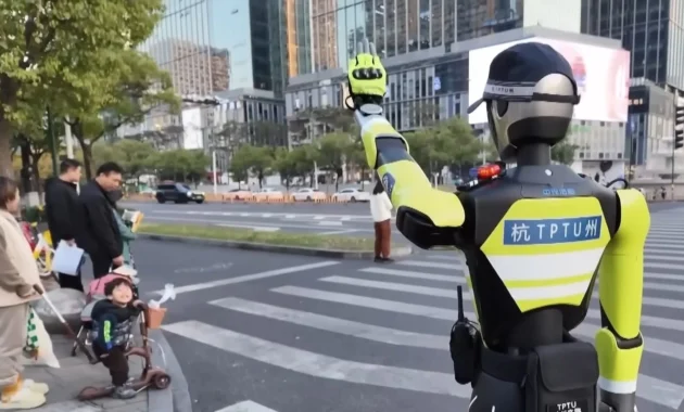 Robot Cerdas Atur Lalu Lintas di Hubin, China: Inovasi Manajemen Jalan