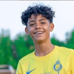 Ronaldo Jr. di Batas Pilihan: Lima Raksasa Eropa Siap Merekrut, Ayahnya Mungkin Tidak Main Bersama di Al Nassr