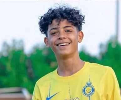 Ronaldo Jr. di Batas Pilihan: Lima Raksasa Eropa Siap Merekrut, Ayahnya Mungkin Tidak Main Bersama di Al Nassr