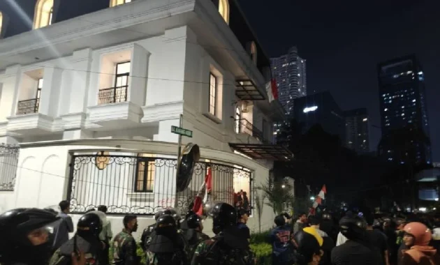 Rudy Masud Janji Audit Rumah Dinas di Tengah Deretan Aksi Massa: Rumah Rakyat atau KKN?