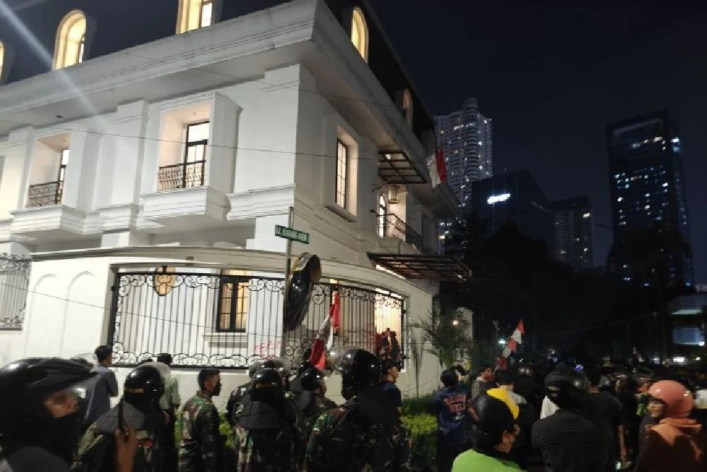 Rudy Masud Janji Audit Rumah Dinas di Tengah Deretan Aksi Massa: Rumah Rakyat atau KKN?