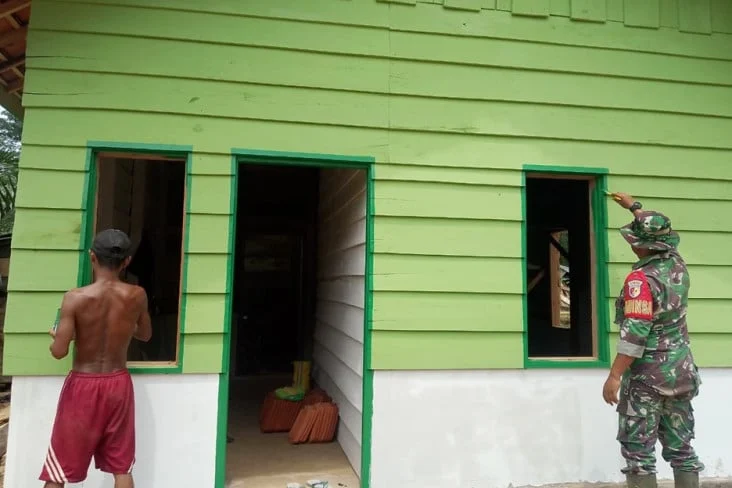 Rumah Warga Disulap Jadi Layak Huni, TMMD Kodim Sarko Hidupkan Harapan di Pedalaman Jambi