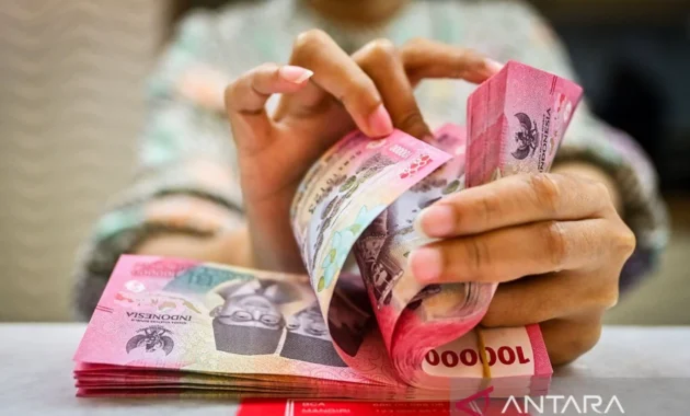 Rupiah Ditutup Melemah ke Rp 17.382, Dipengaruhi Konflik AS‑Iran dan Kenaikan Utang RI