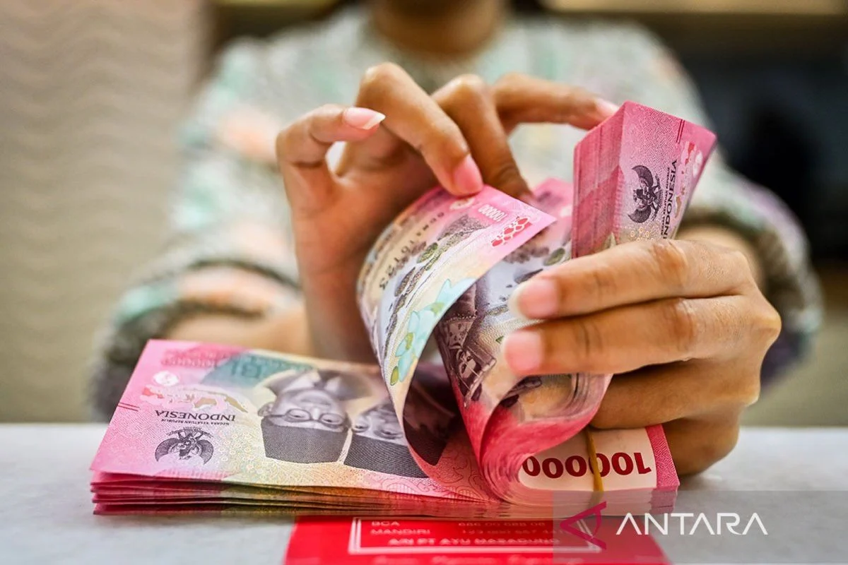 Rupiah Ditutup Melemah ke Rp 17.382, Dipengaruhi Konflik AS‑Iran dan Kenaikan Utang RI