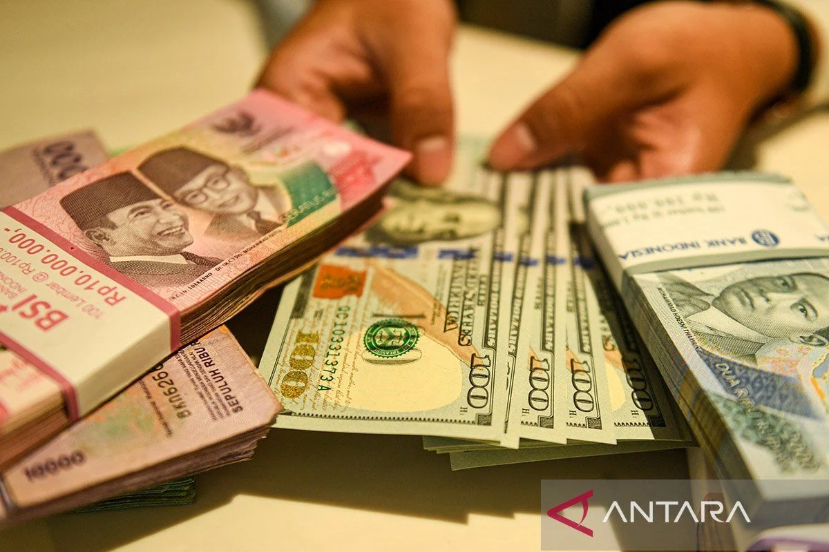 Rupiah Ditutup Tergelincir ke Rp 17.529 per Dolar AS, Pasar Dibayangi Perang AS‑Iran