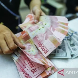 Rupiah Merosot di Bawah Rp17.800: Geopolitik, Defisit Fiskal, dan Risiko PHK Mengguncang Pasar
