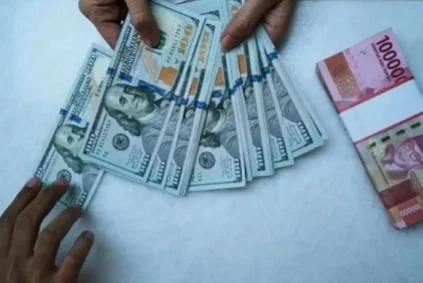 Rupiah Sepekan Babak Belur Sentuh Level Terendah, Simak Prediksi Pekan Depan