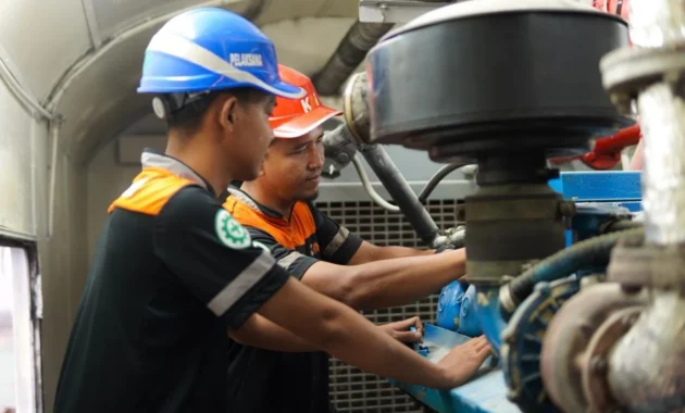 Saat Semua Terlelap, Operasional Kereta Api Tetap Bergerak Saat Semua Terlelap, Operasional Kereta Api Tetap Bergerak