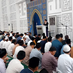 Salat di Masjid DPR, Puan Harap Iduladha 2026 Jadi Momen Rajut Kebersamaan dan Kepedulian Sosial