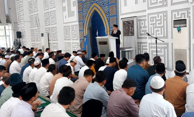 Salat di Masjid DPR, Puan Harap Iduladha 2026 Jadi Momen Rajut Kebersamaan dan Kepedulian Sosial