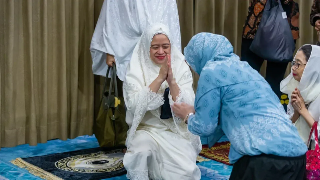 Salat di Masjid DPR, Puan Harap Iduladha 2026 Jadi Momen Rajut Kepedulian Sosial