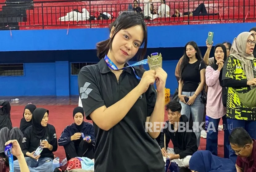 Sambil Kejar Skripsi, Ananda Hikmawati Raih Medali Perak Pancasila Cup 2