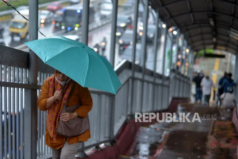 Sebagian Wilayah Jakarta Diprediksi Hujan pada Selasa Sore