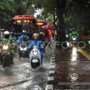 Selasa, BMKG prakirakan mayoritas kota besar diguyur hujan ringan