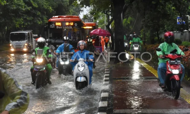 Selasa, BMKG prakirakan mayoritas kota besar diguyur hujan ringan